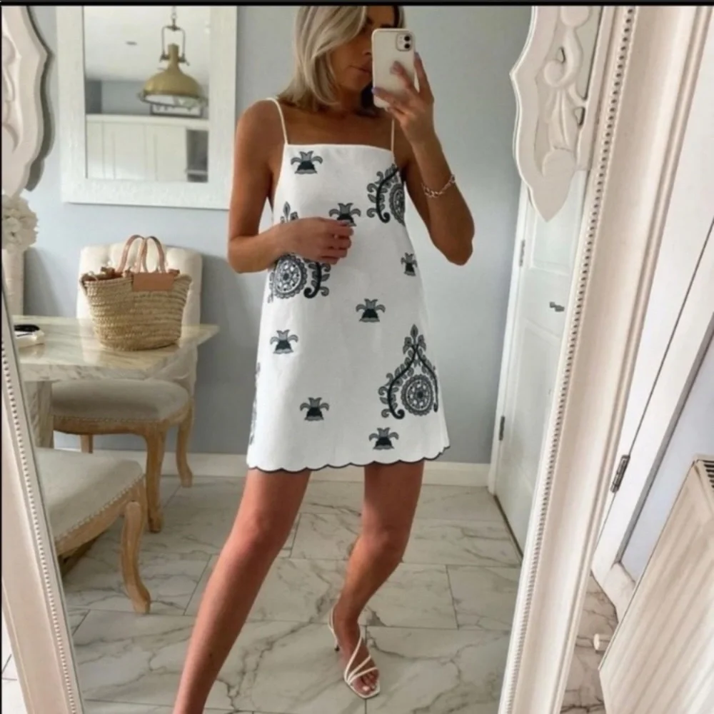 ZARA EMBROIDERED MINI DRESS SIZE SMALL - Picture 10 of 16